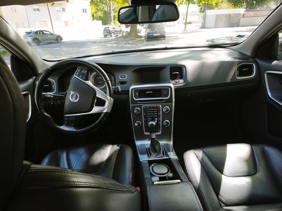 Volvo V60 1.6d Drive Momentum apenas 124000kms