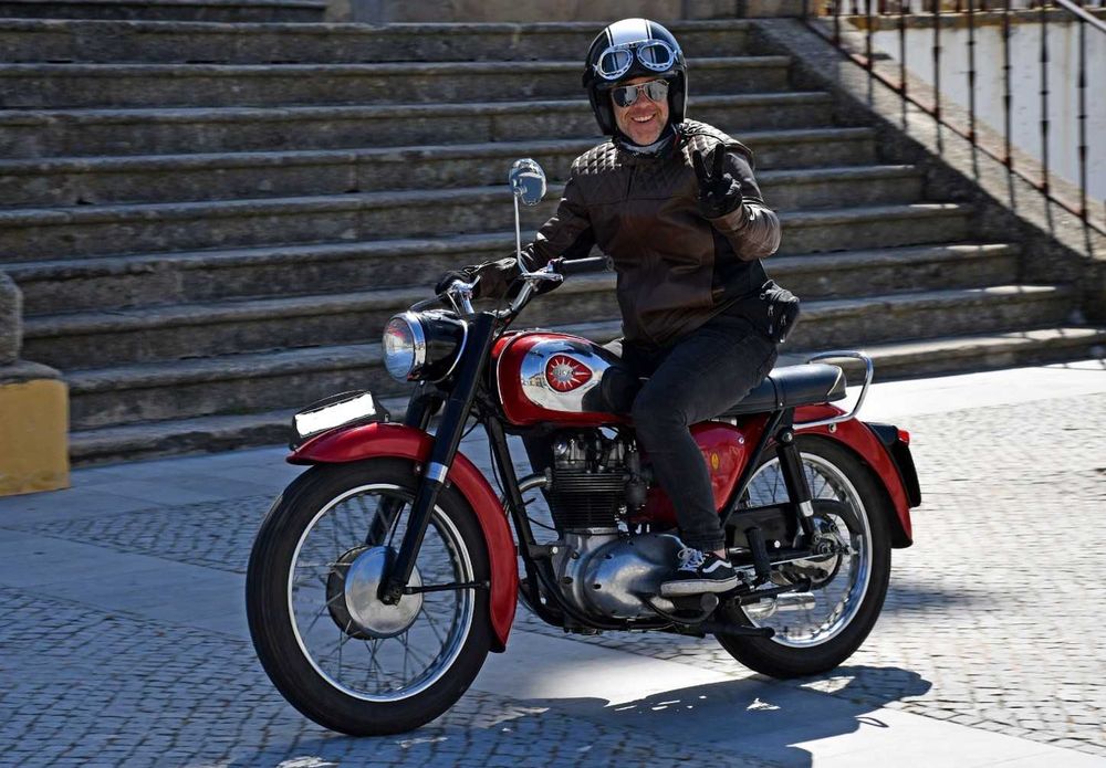 BSA B40 350cc de 1966 – Restaurada – Excelente Estado