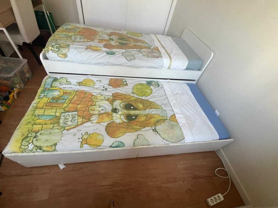 Camas Individuais com colchões