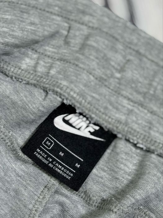 Nike tech fleece спортивные штаны оригинал m размер
