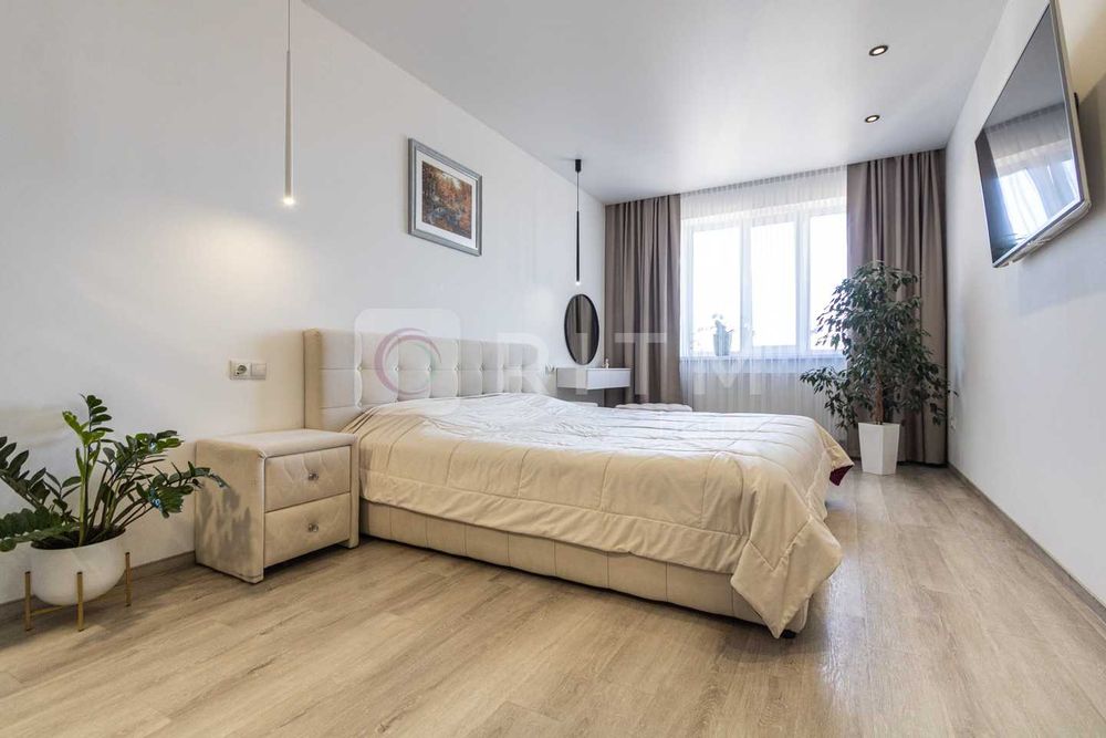 Продаж 2к. з ремонтом та меблями по вул. Височана