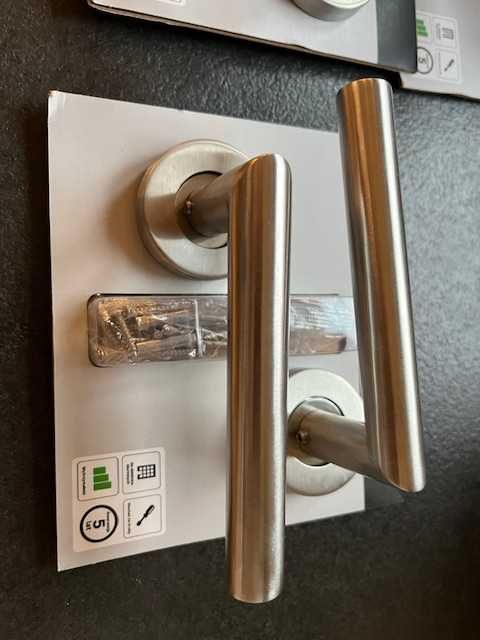 Klamka do drzwi wewnętrznych na rozecie okrągłej Inox Stal nierdzewna