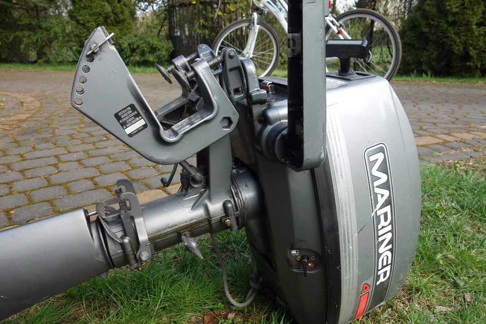 silnik spalinowy dwusuwowy marki Mariner 4