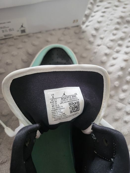 Jordan air WMNS 1 MID