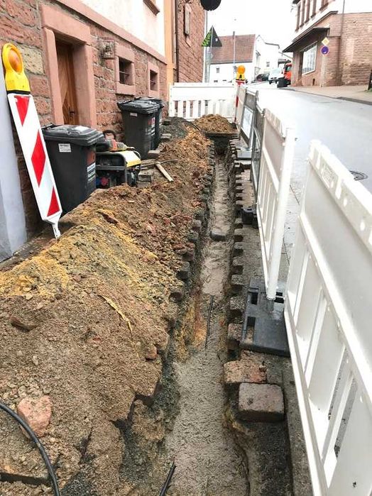 Układanie kostki , stacje ładowania , paczkomaty /Brukarze DE/PL