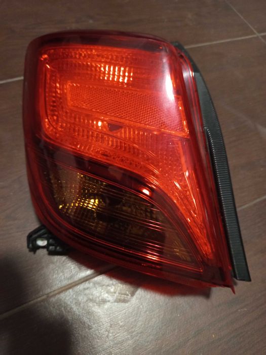 Lampa lewa tylna Yaris 3