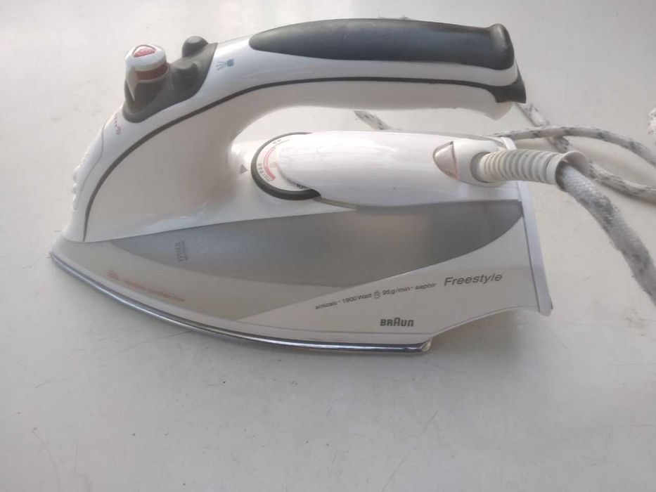 Праска Braun Freestyle 1900 з насадкою для делікатних тканин