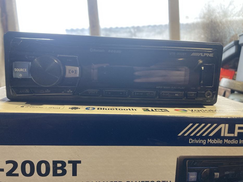Продам оригінальну магнітолу Alpine UTE-200BT