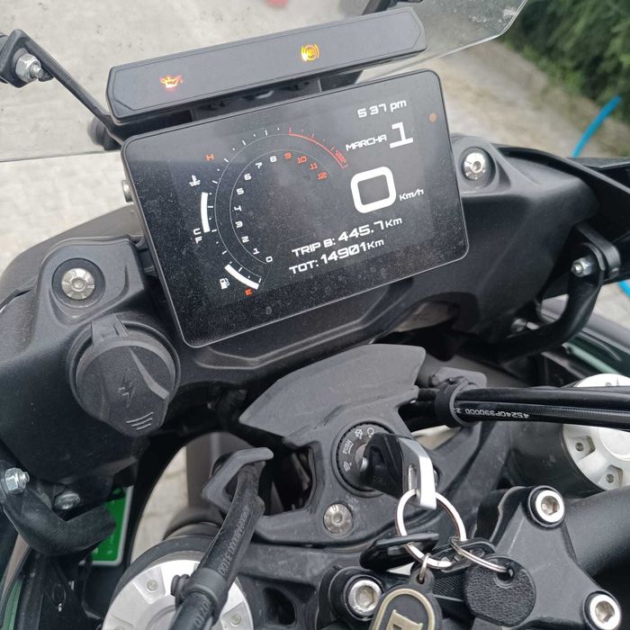 Mota Benneli TRK 702 - Impecável, com Malas e Mala traseira maior