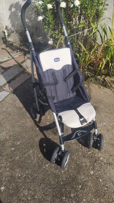 Carrinho bebe chico com chapeleira e protetor chuva