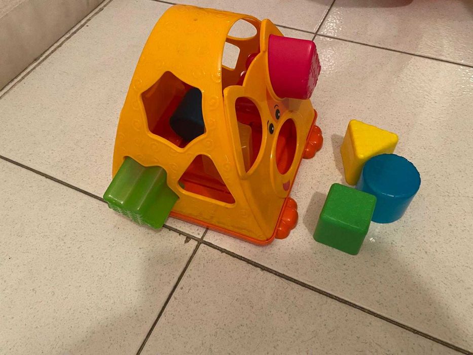 Brinquedo de encaixe e mala de médico