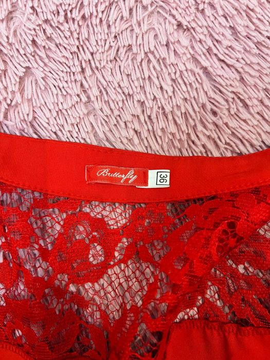 Жіноче плаття червоне