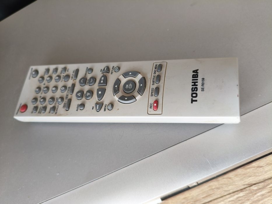 Magnetowid z DVD Toshiba SD-25VLSL