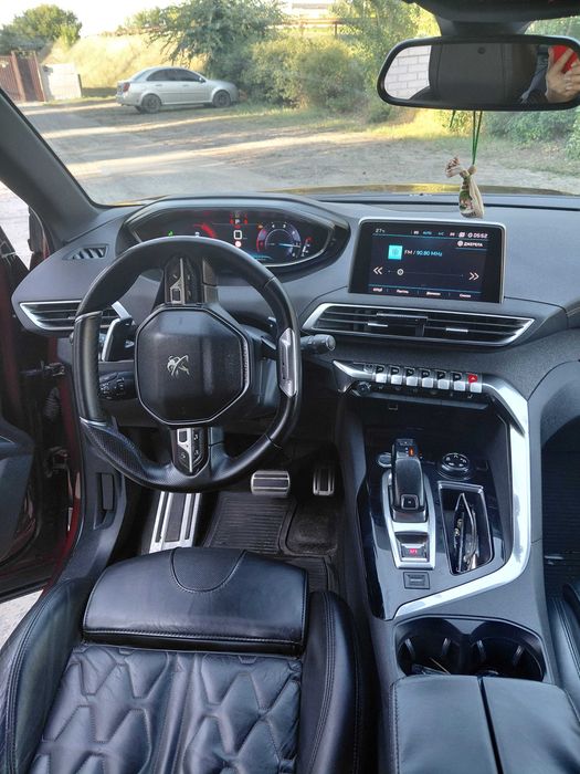 Продам автомобіль Peugeot 3008