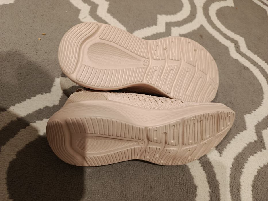 Sneakersy w rozmiarze 39
