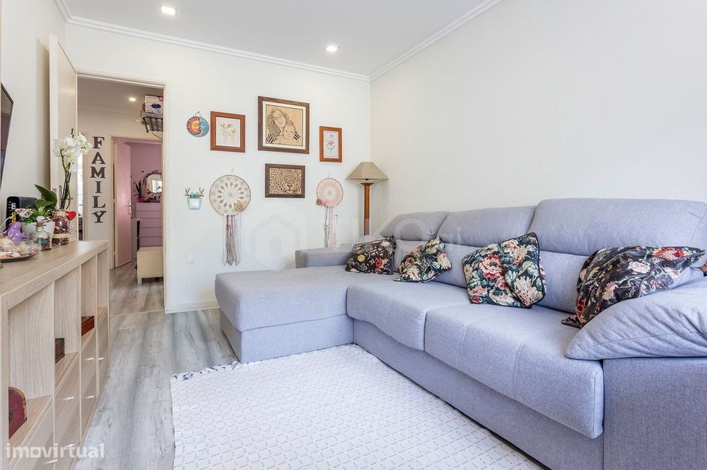 Excelente Apartamento T2 Recentemente  Remodelado Nas Mercês