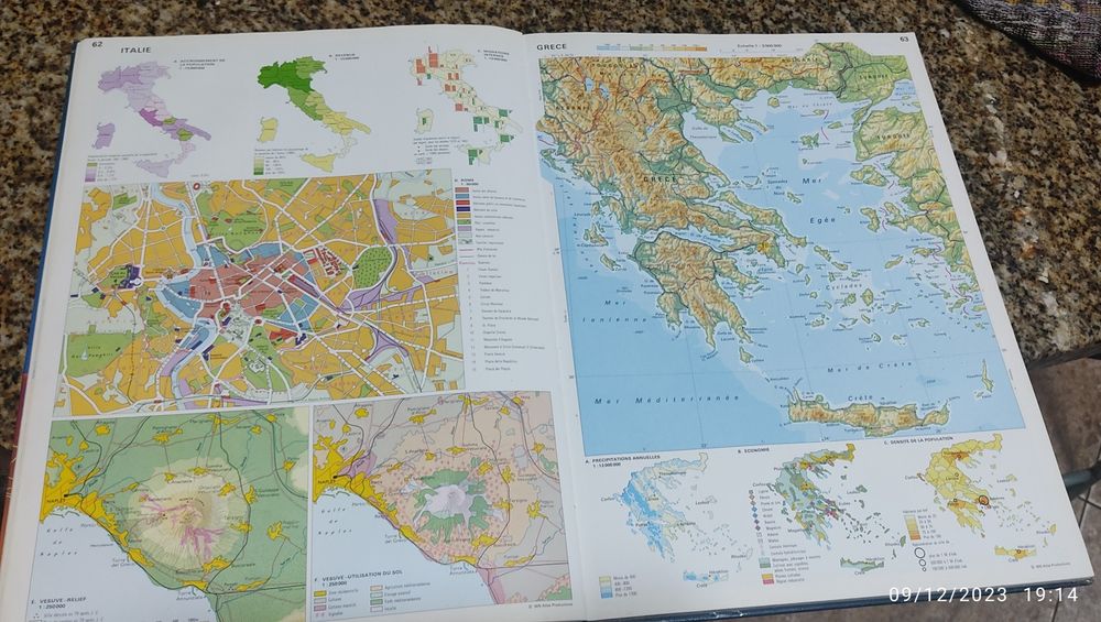 Atlas e dicionário em francês