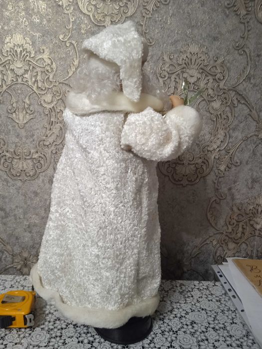 Дід Мороз ВЕЛИКИЙ  43 см, співає, крутить головою рухає руками