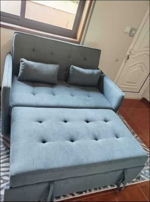 Sofá - cama moderno e extremamente funcional.