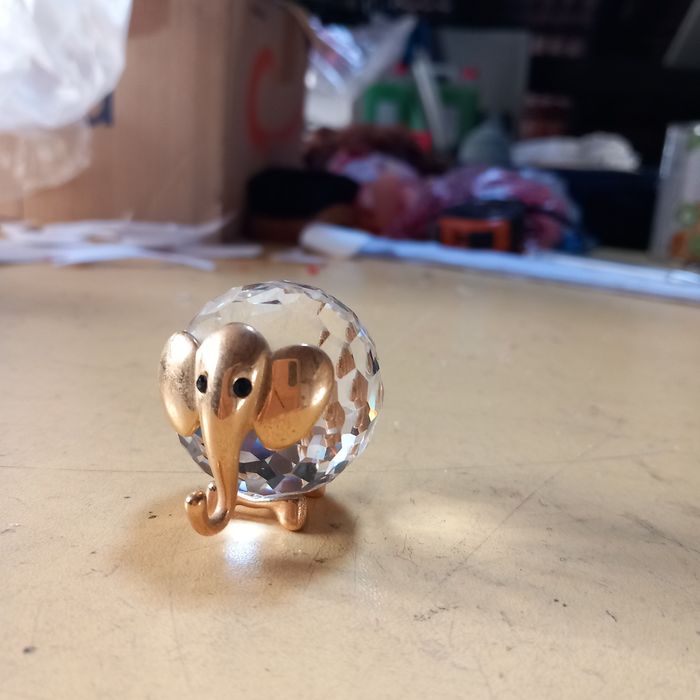 Elefante em miniatura em cristal