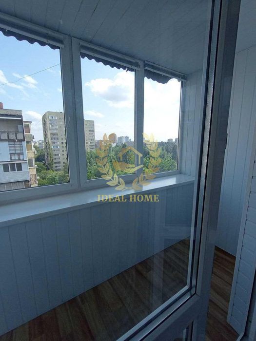 Продається 4-кімнатна квартира у Дніпровському р-ні(метро Лівобережна)