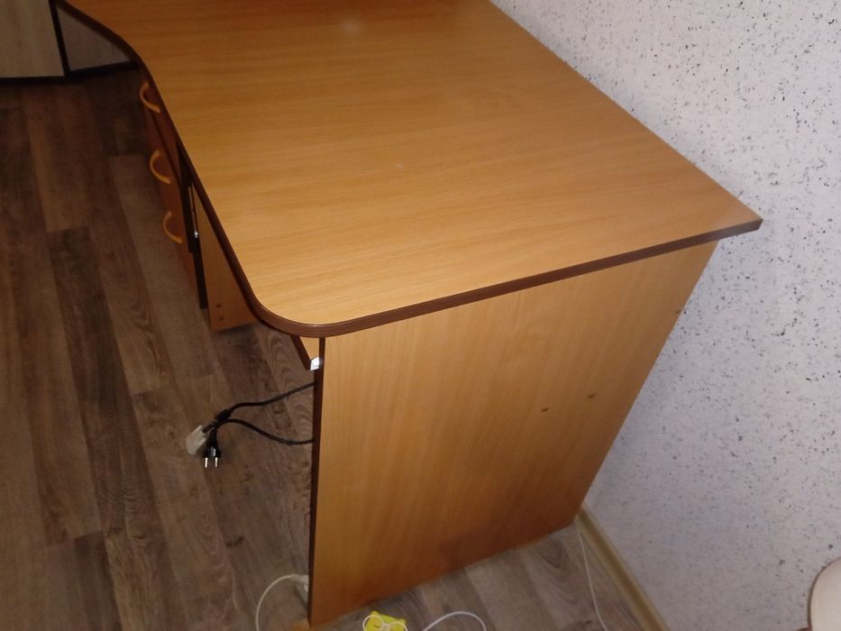 Стол компьютерный