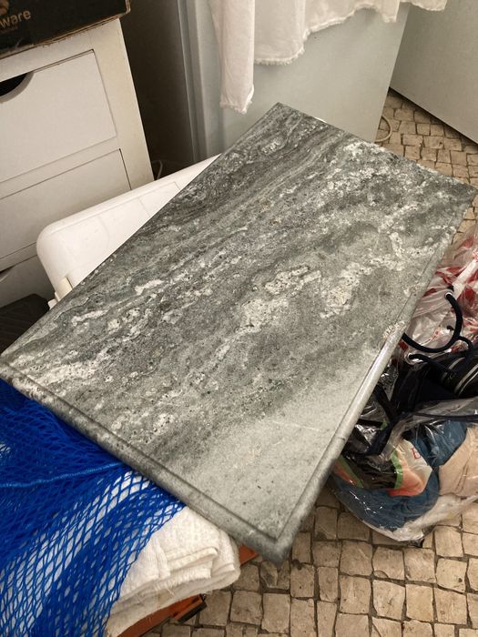 Mesa máquina costura- tampo mármore e estrutura em ferro