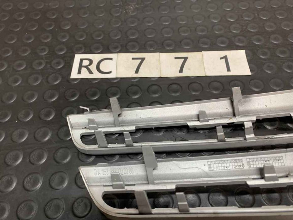 Mercedes GLC-Class 15-19 накладка решітки радіатора  RC0771 A25388822