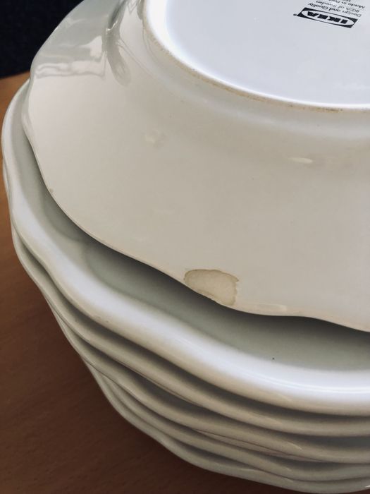 Pratos IKEA porcelânico, tom beje claro