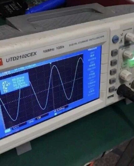 Инвертор Foval Інвертор 2200/3000W Чистый Синус 12-220В Котла и т.д.