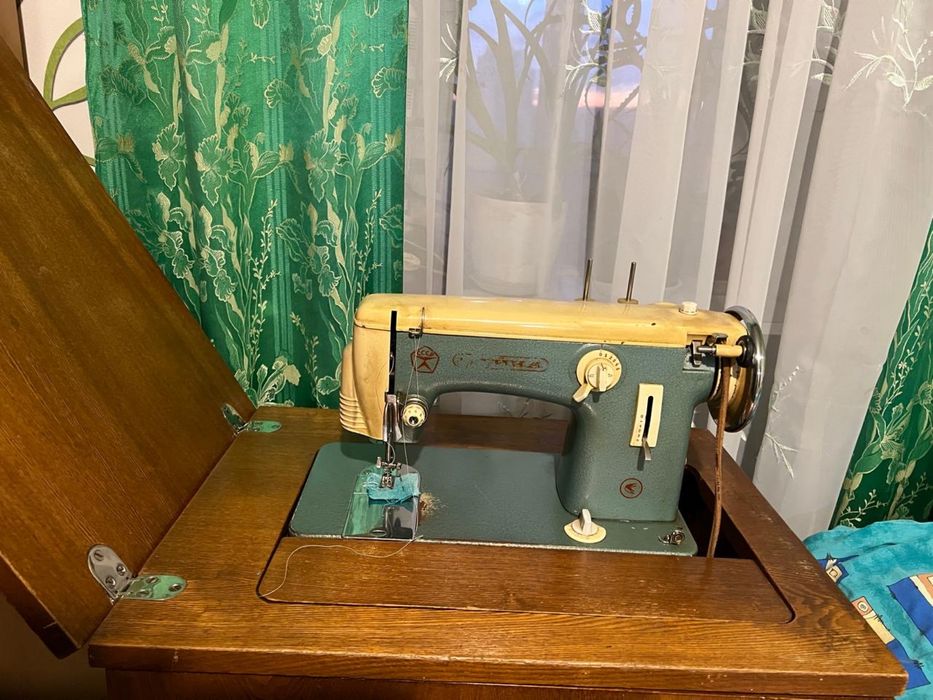 Швейна машинка Чайка