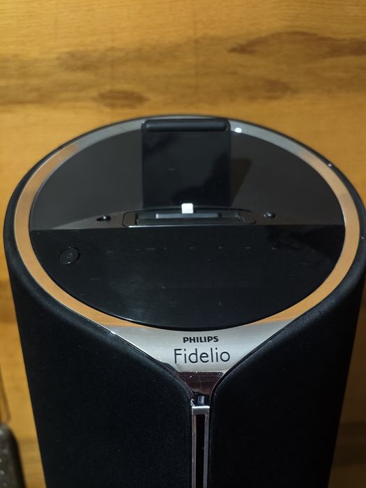 Акустична система Philips Fidelio з док станцією