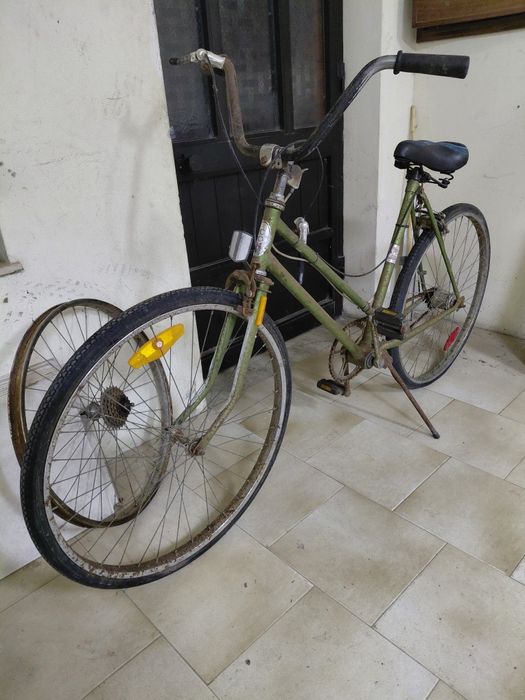 Bicicleta antiga Italiana no estado real que se encontra nas fotos 80€