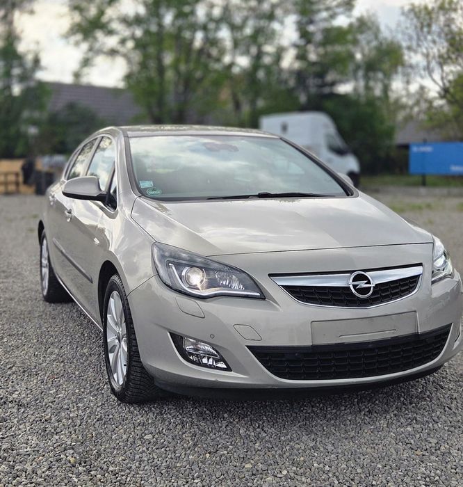 Opel Astra OPEL ASTRA J- 1.6 TURBO- 2011 rok