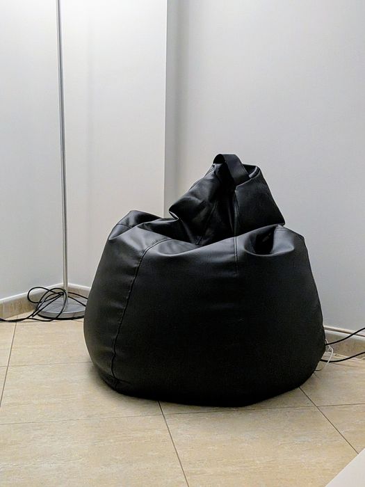 Puff Preto Como  Novo