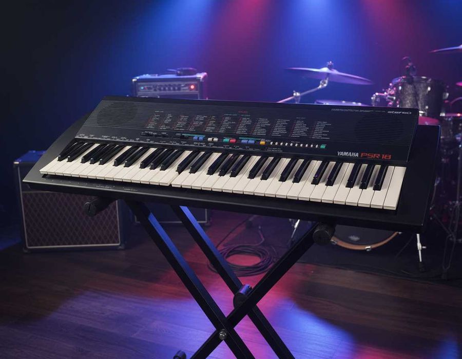 Yamaha PSR-18 keyboard
