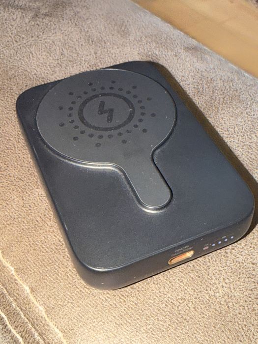 Павер Банк  Hoco 10 000mah 20w Magsafe