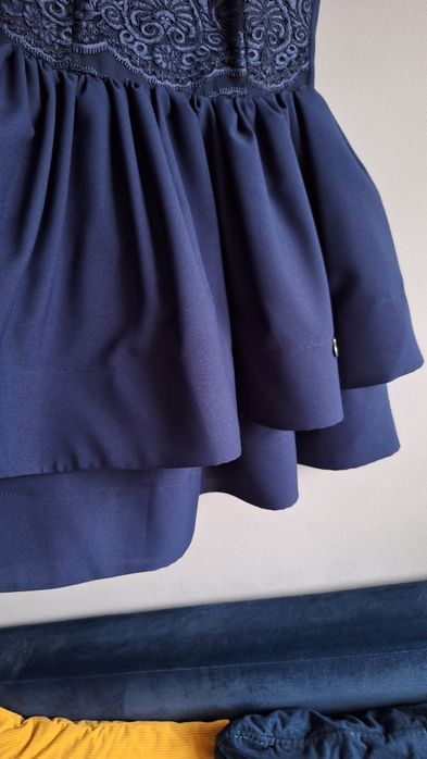 Elegancka sukienka balowa, piękny kolor