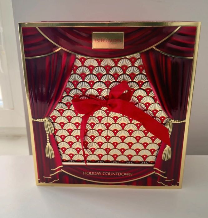 Kalendarz adwentowy kosmetyczny Estee Lauder serum krem tusz