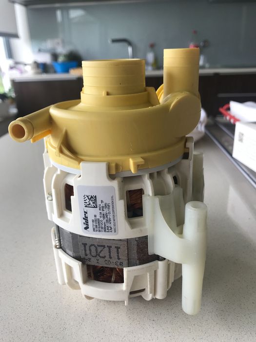 Motor/bomba de lavagem da marca Nidec para máquina de lavar louça.