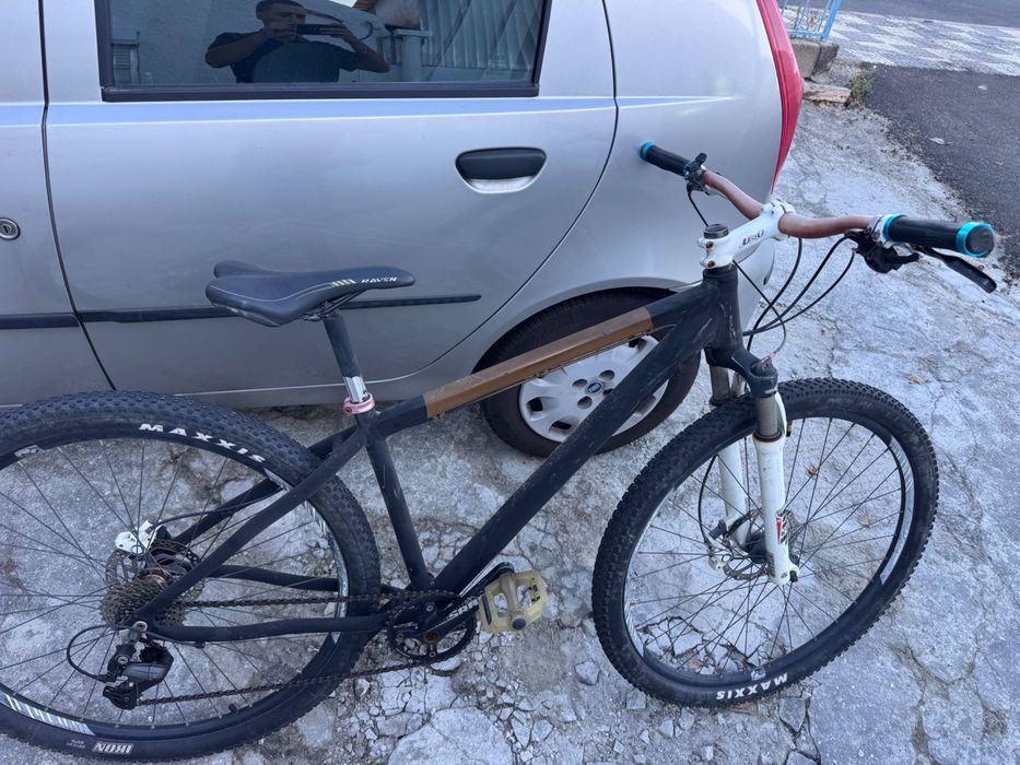bicicleta com 2 travões de disco