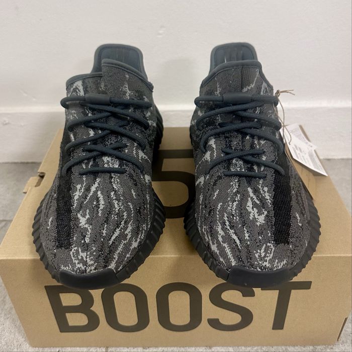 Adidas Yeezy Boost 350 V2 Dark Salt