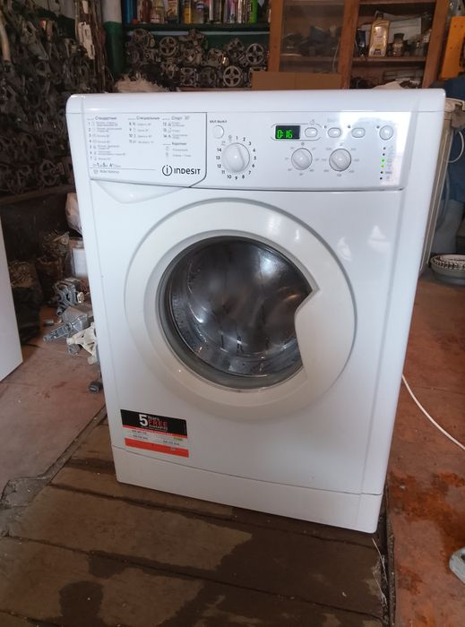 Рабочая стиральная машина