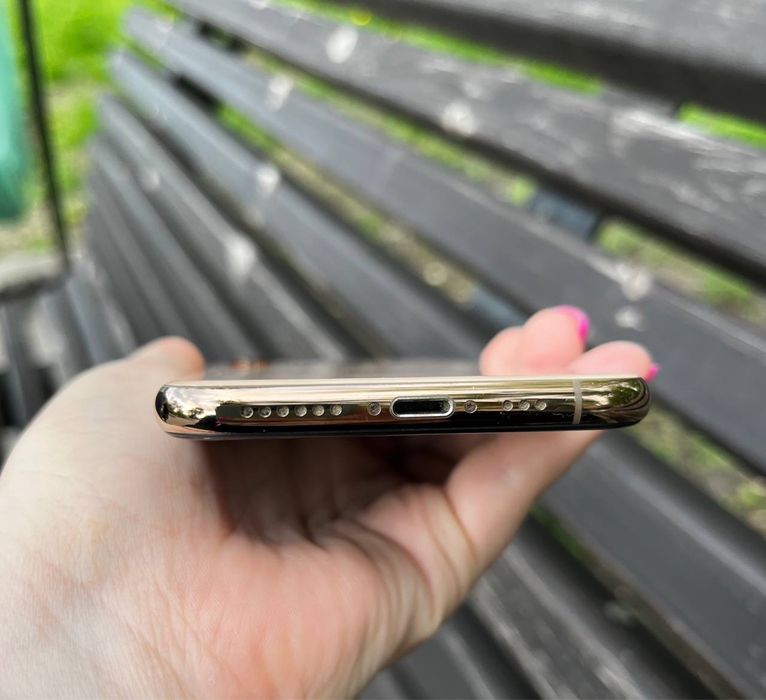 Продам iPhone XS 64 gb