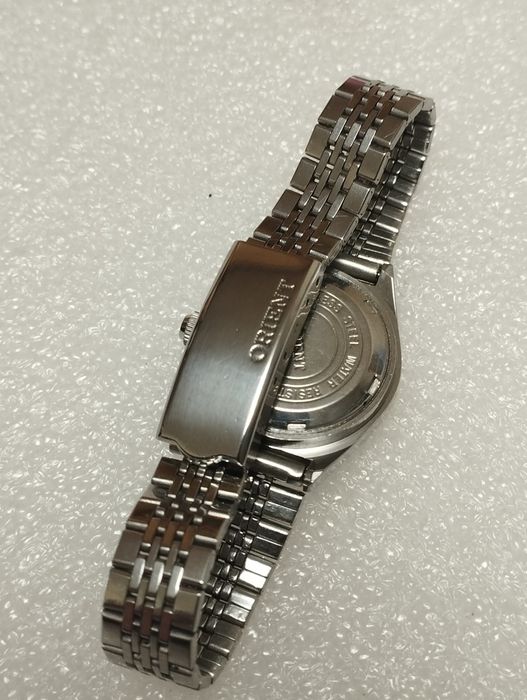 Продам наручные часы.