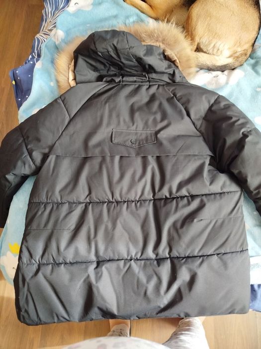 Продам зимову теплу курточку нова