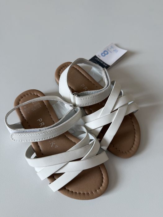 Босоніжки на дівчинку 25-26(8) нові