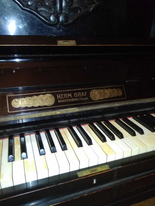 Пианино Hermann Graf, Германия.
