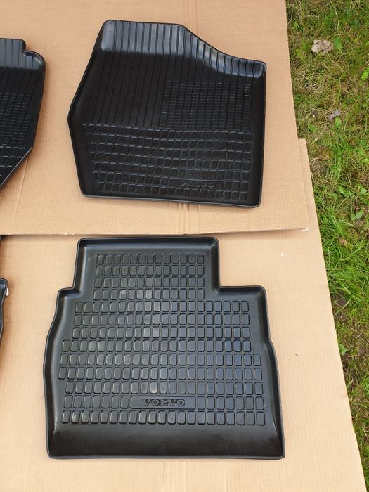 Dywaniki plastikowe volvo 340/360  88 rok ORYGINALNE VOLVO