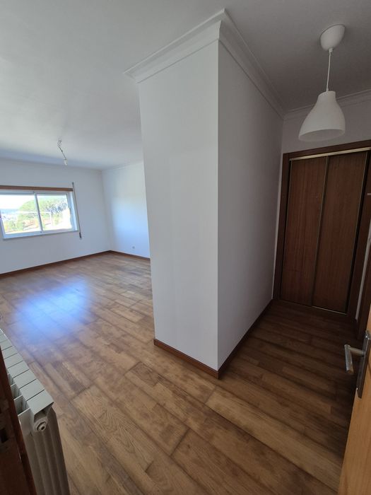 Vende-se apartamento T2 com 2 WC na Malaposta (Cruz da Areia)